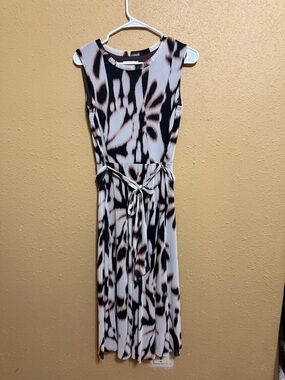 Sandra Darren Black and Cream Sleeveless Tie-Waist Midi Dress